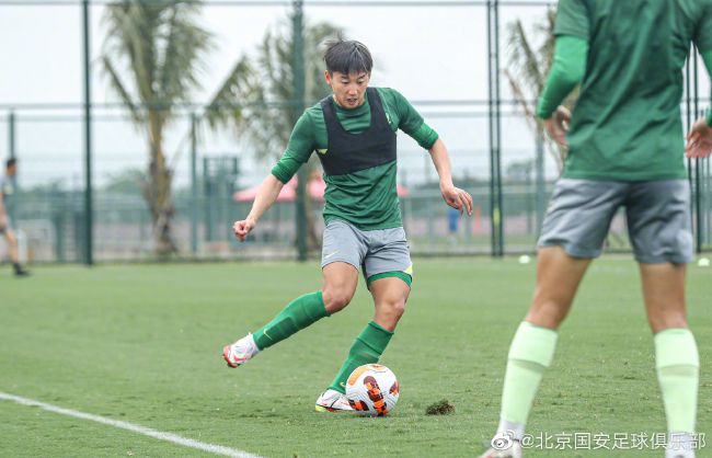 丝袜紧身裙国产在线播放